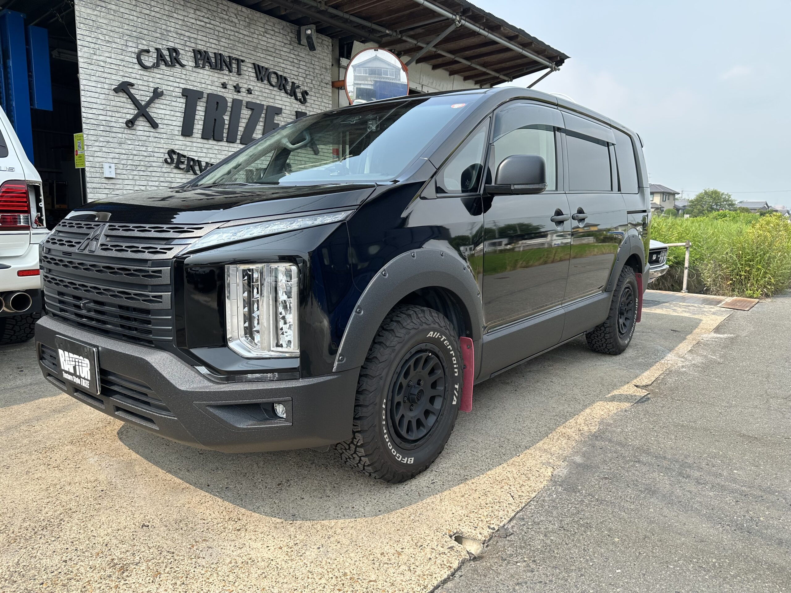 デリカD:5 人気施工！ラプターライナー塗装 下廻りロアパネル粗目で