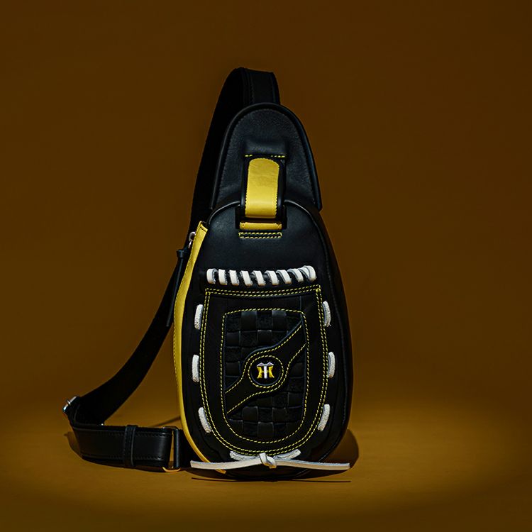 阪神タイガースコラボ グローブボディバッグ｜GLB102HT｜革・レザー