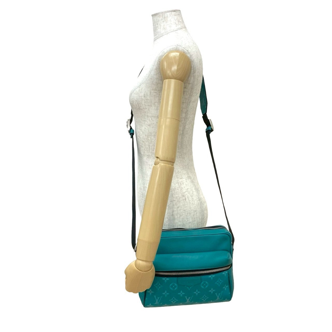 LOUIS VUITTON ルイヴィトン アウトドア メッセンジャーPM ショルダー