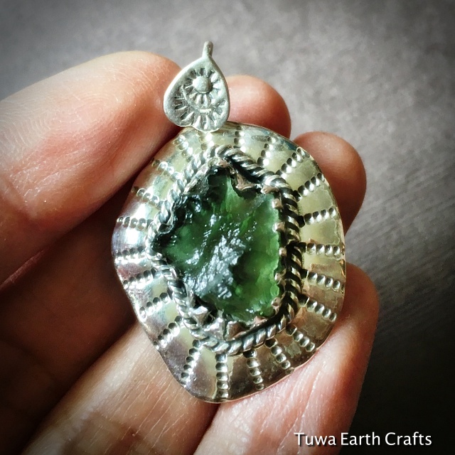 1点物☆宇宙から来たレア希少石モルダバイト原石/隕石☆デザイン