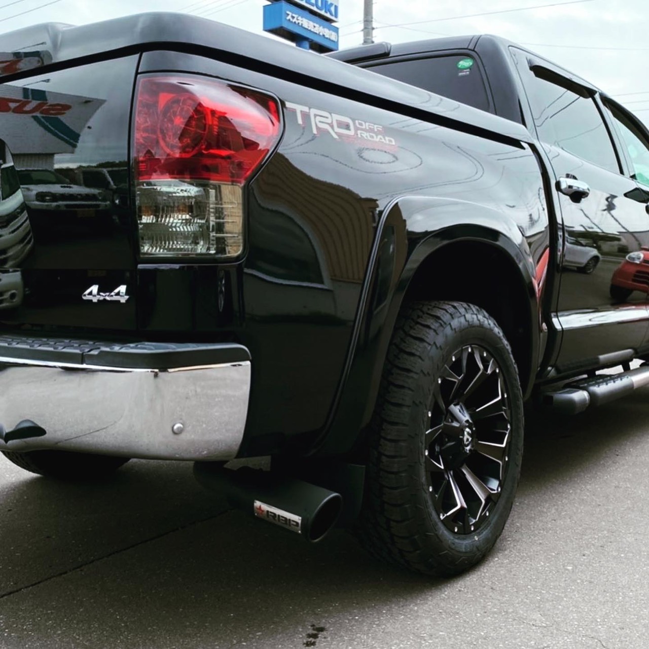 今回紹介するのは… トヨタ タンドラに NITTO TERRA GRAPPLERと FUEL