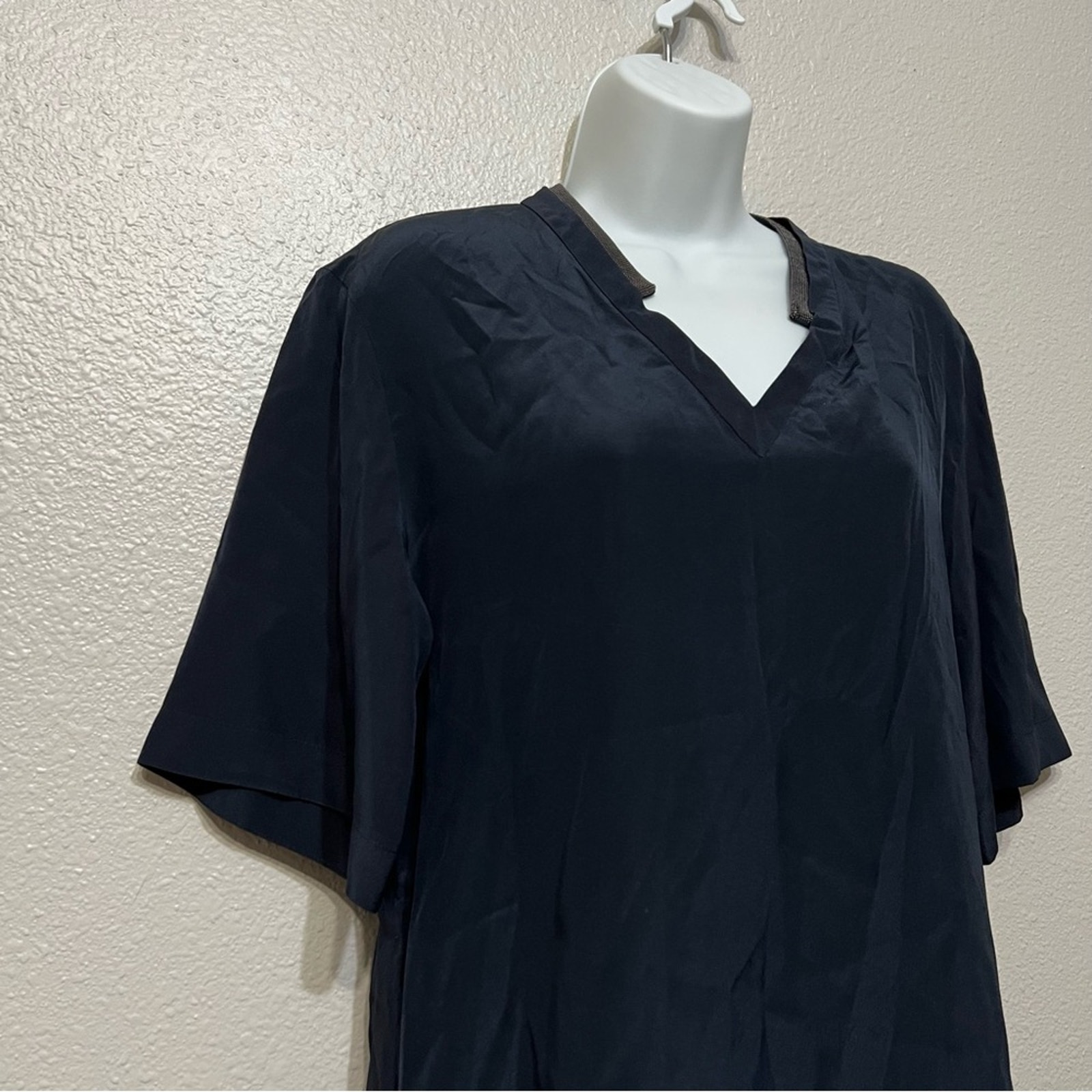 WES GORDON】BLACK V-neck georgette SHIRT
