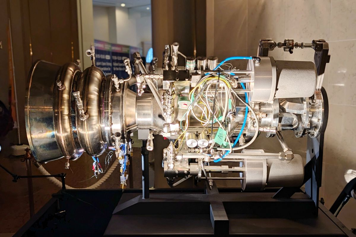 ロケットダイン社製 RL10 ロケットエンジンモデル完成品 RL-10 - Wikipedia