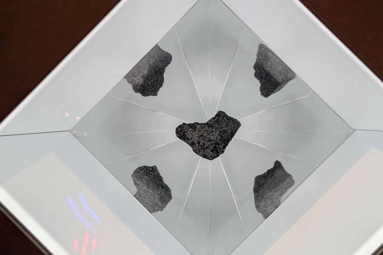 大型　宇宙エネルギーパワー 不思議の石鉄隕石　アンティーク 時代物　約1205g エジプトの星 ゼットストーン (プロフェシーストーン) / Prophecy Stone