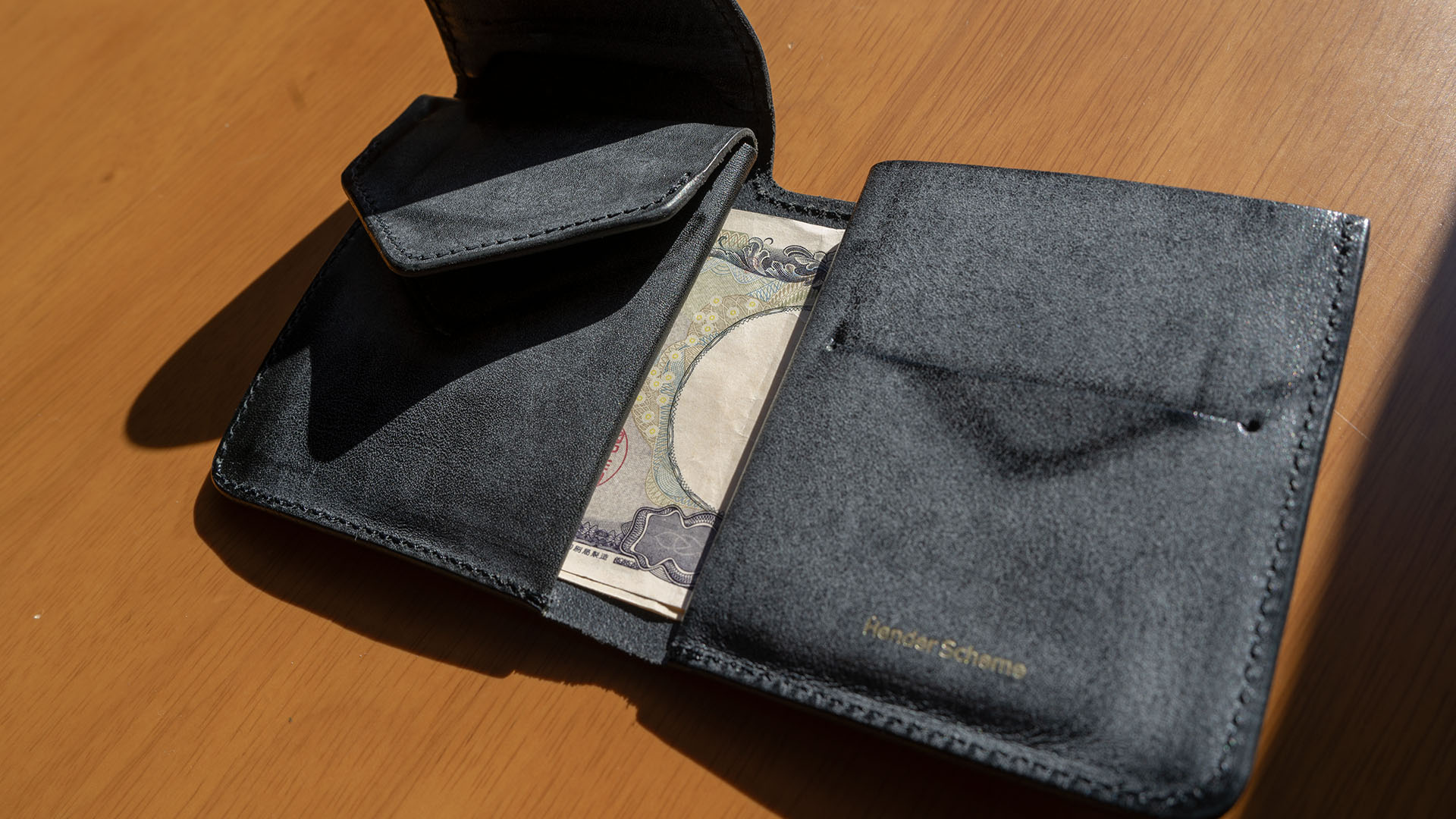 Hender Schemeの財布「wallet」日常的に身につける小物だからこそ