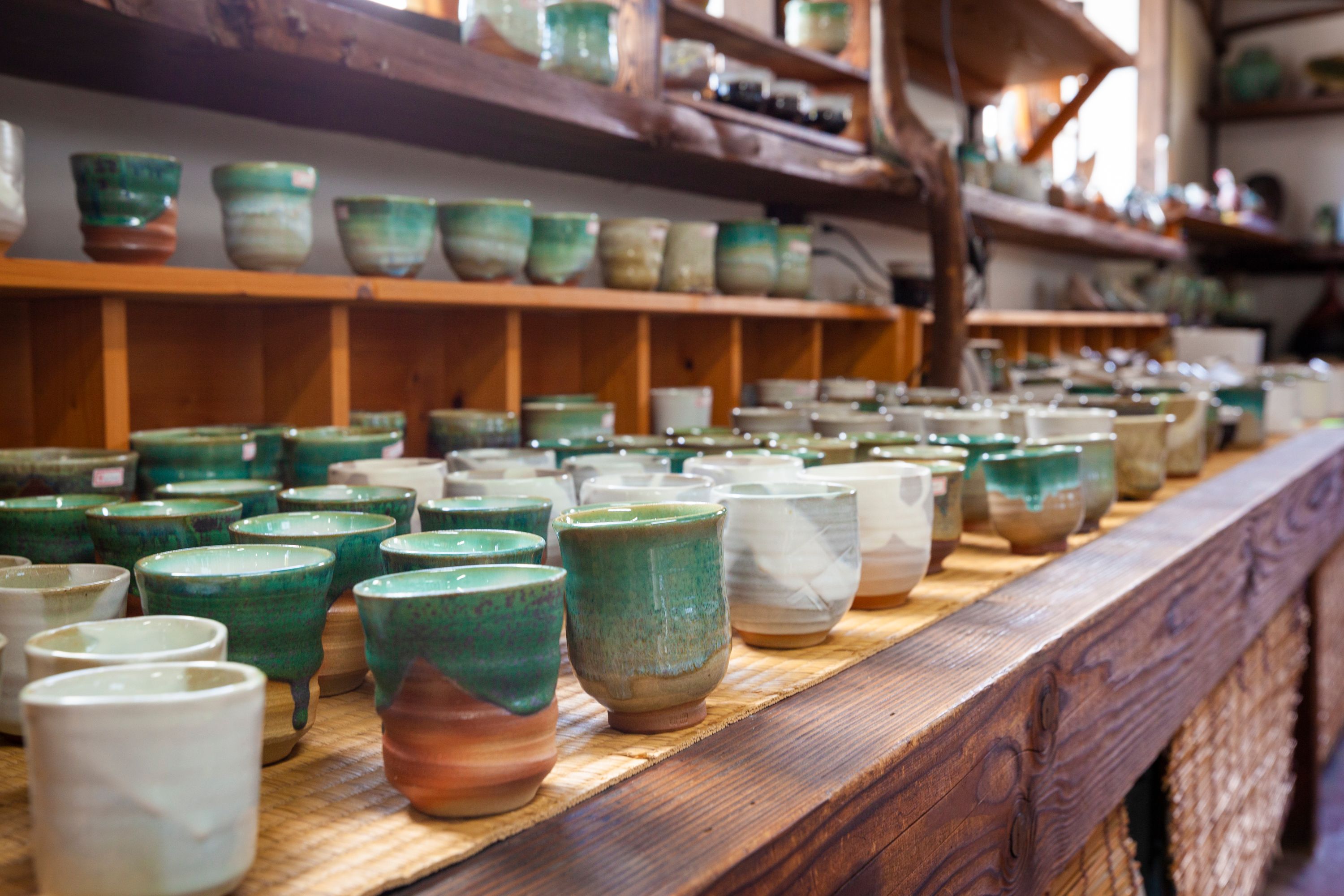 独自で調合する釉薬と薪窯が織りなす器の温もり。手仕事が息づく一の瀬