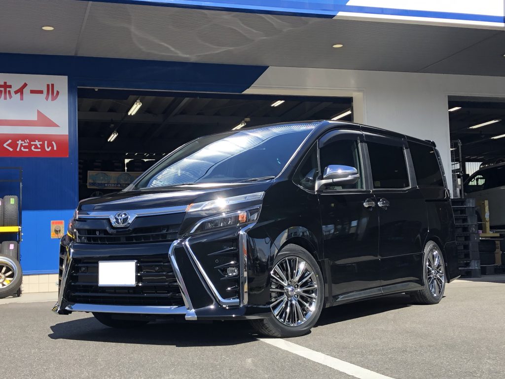 80系VOXYにRAYS ベルサス ヴォウジェ 装着！新品セットも取扱OK