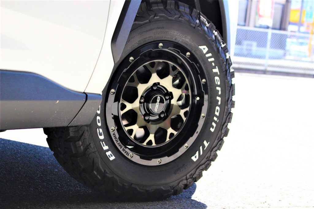 RAV4 を デイトナ M9 で アーバンオフ仕様へ♪ BFグッドリッチ