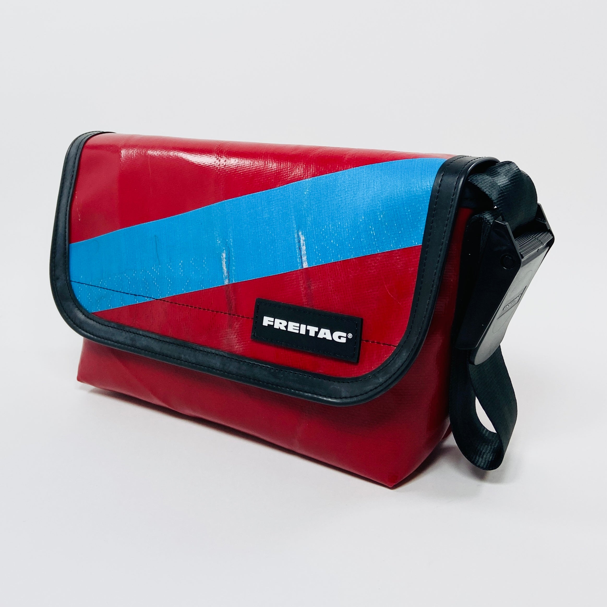 FREITAG F41 - Hawaii Five-0 - Red with Blue – UNITOM
