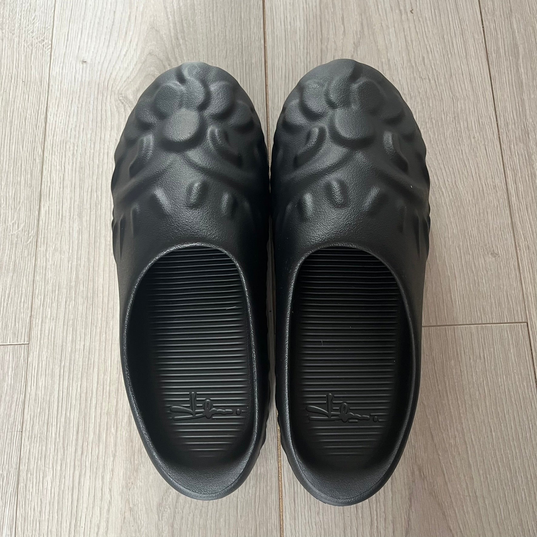 Slawn Shapes Black Chompaz Sliders – único13