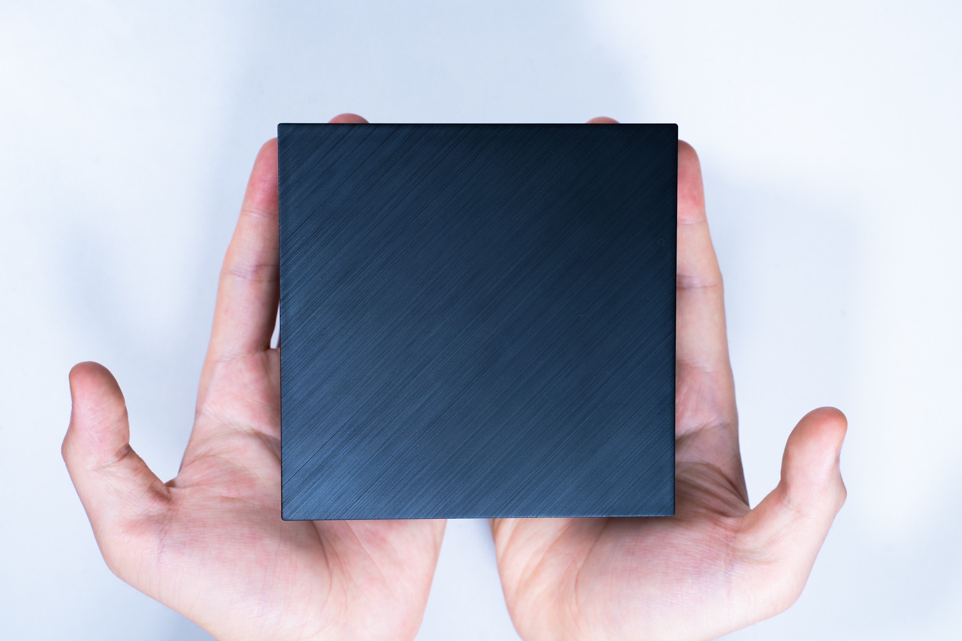 ASUS ミニPC PN50-BBR026MD レビュー 同時4画面出力可能なRyzen搭載の