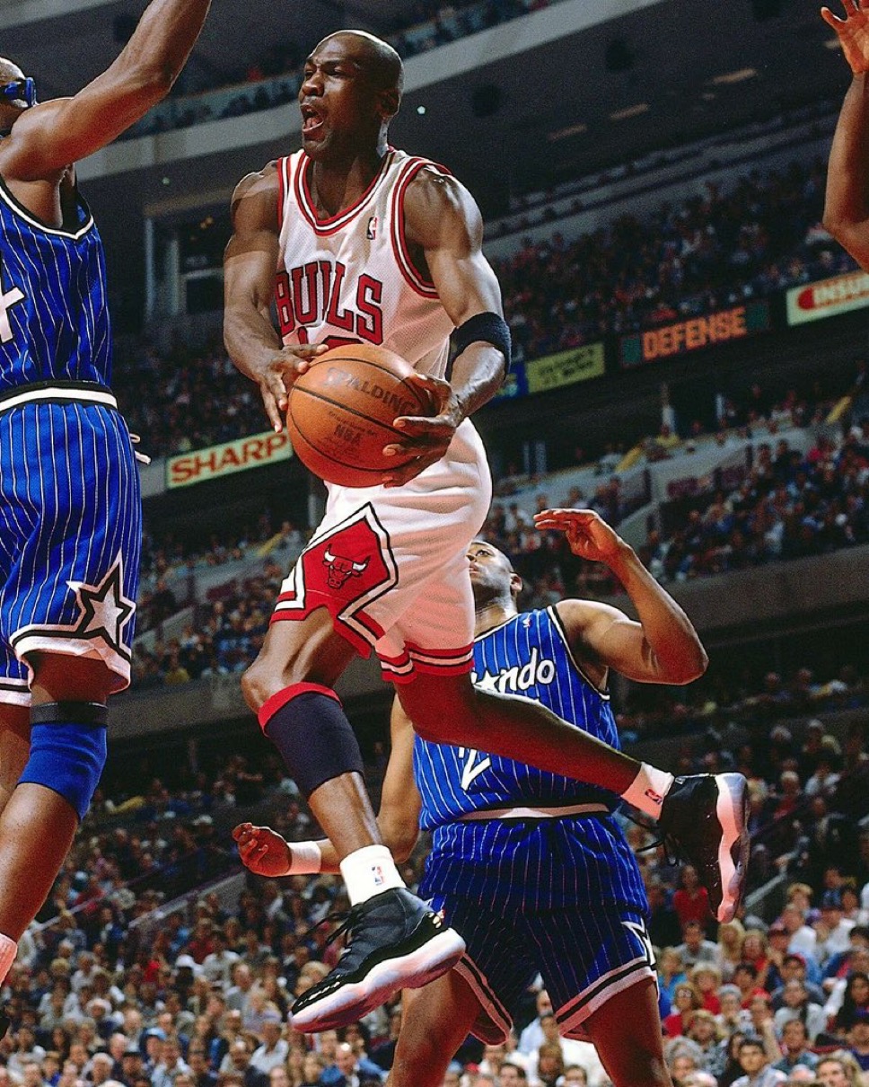 Nike Air Jordan 11 Retro “Space Jam”が映画公開30周年記念で12月12日