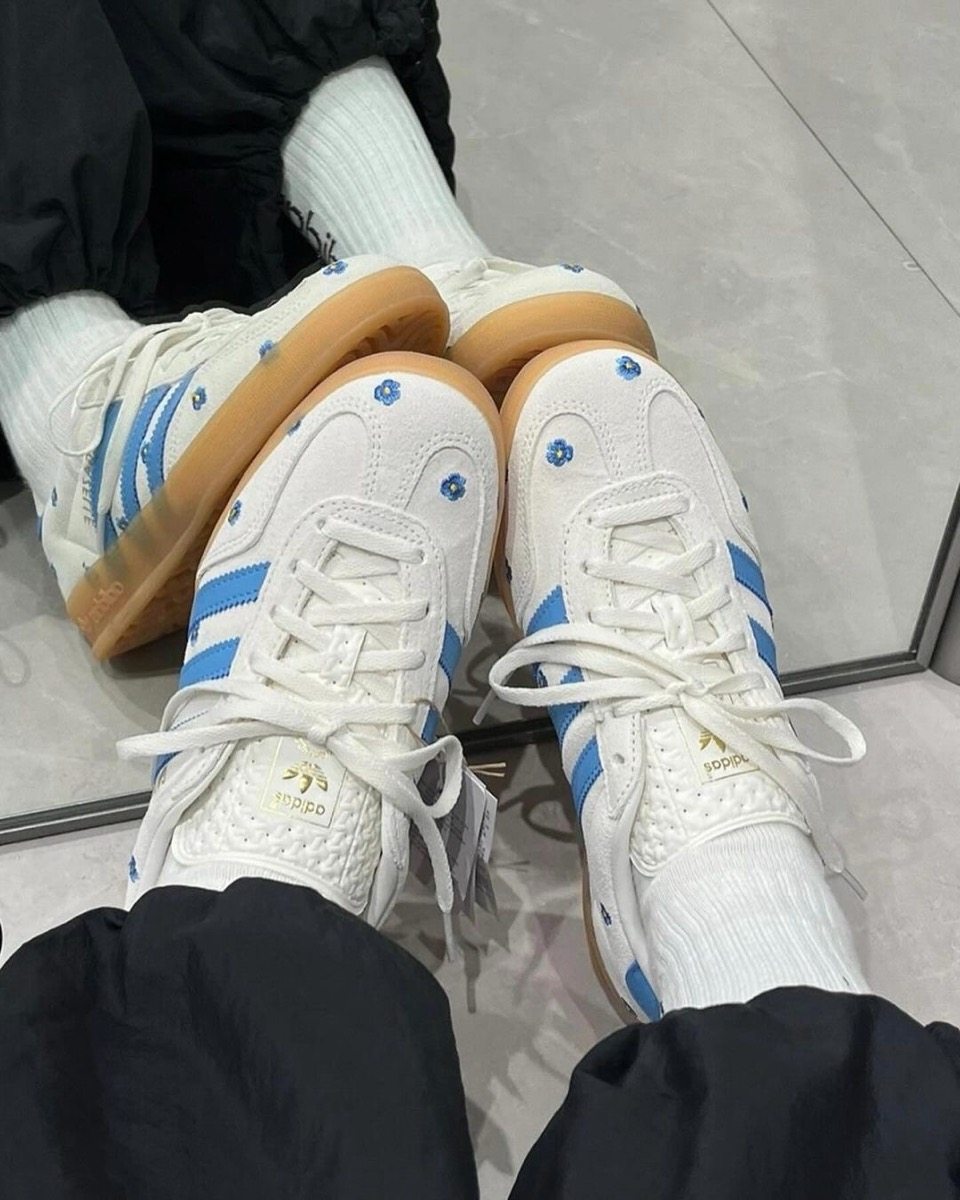 花柄刺繍の施された adidas Gazelle Indoor “Flower Pack”が国内8月9日