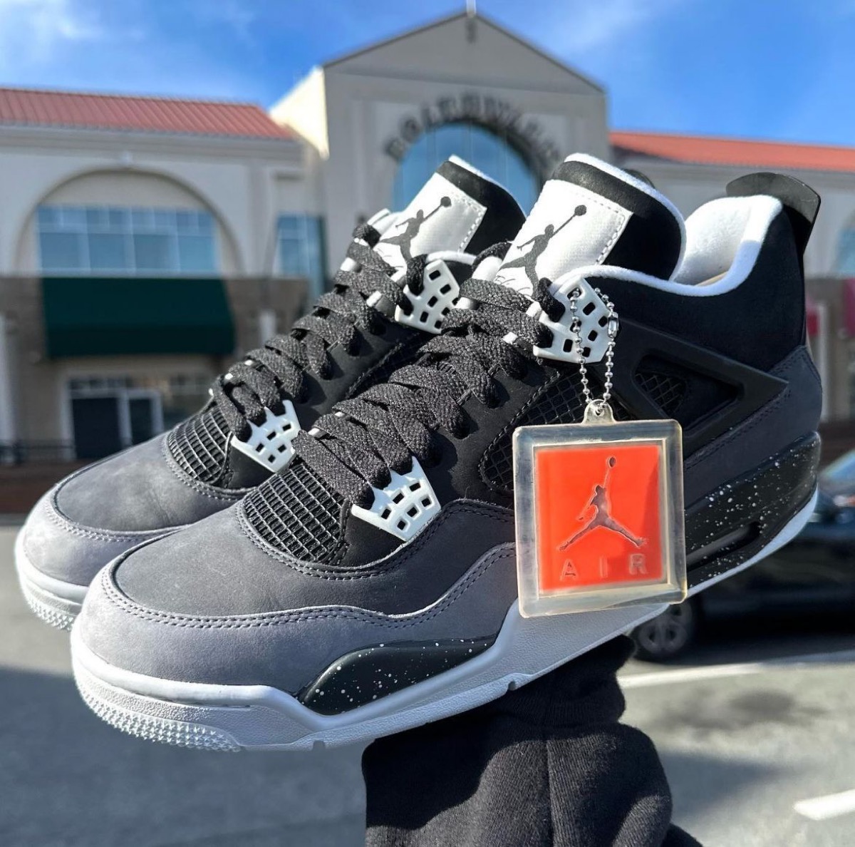 Nike Air Jordan 4 Retro “Fear”が国内11月19日に復刻発売［FQ8138-002