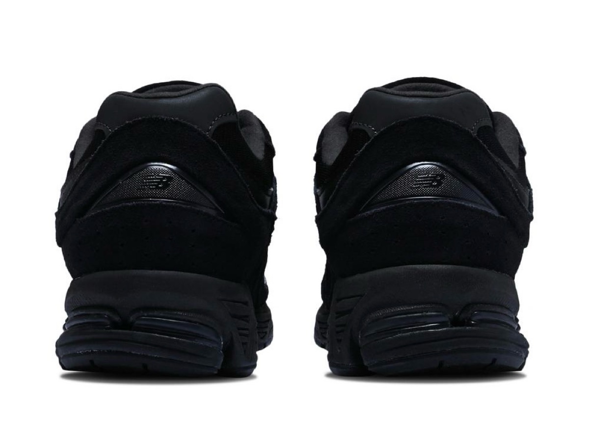 New Balance 2002R “Triple Black”の国内再販先行予約が開始［U2002RBL
