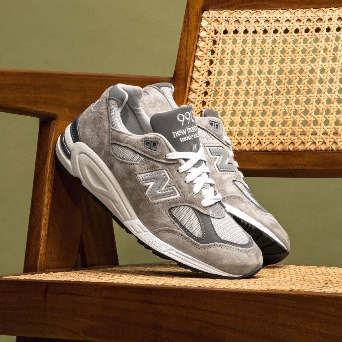 OG仕様の復刻版 New Balance〈990v2 “Grey”〉の国内再販情報を随時更新