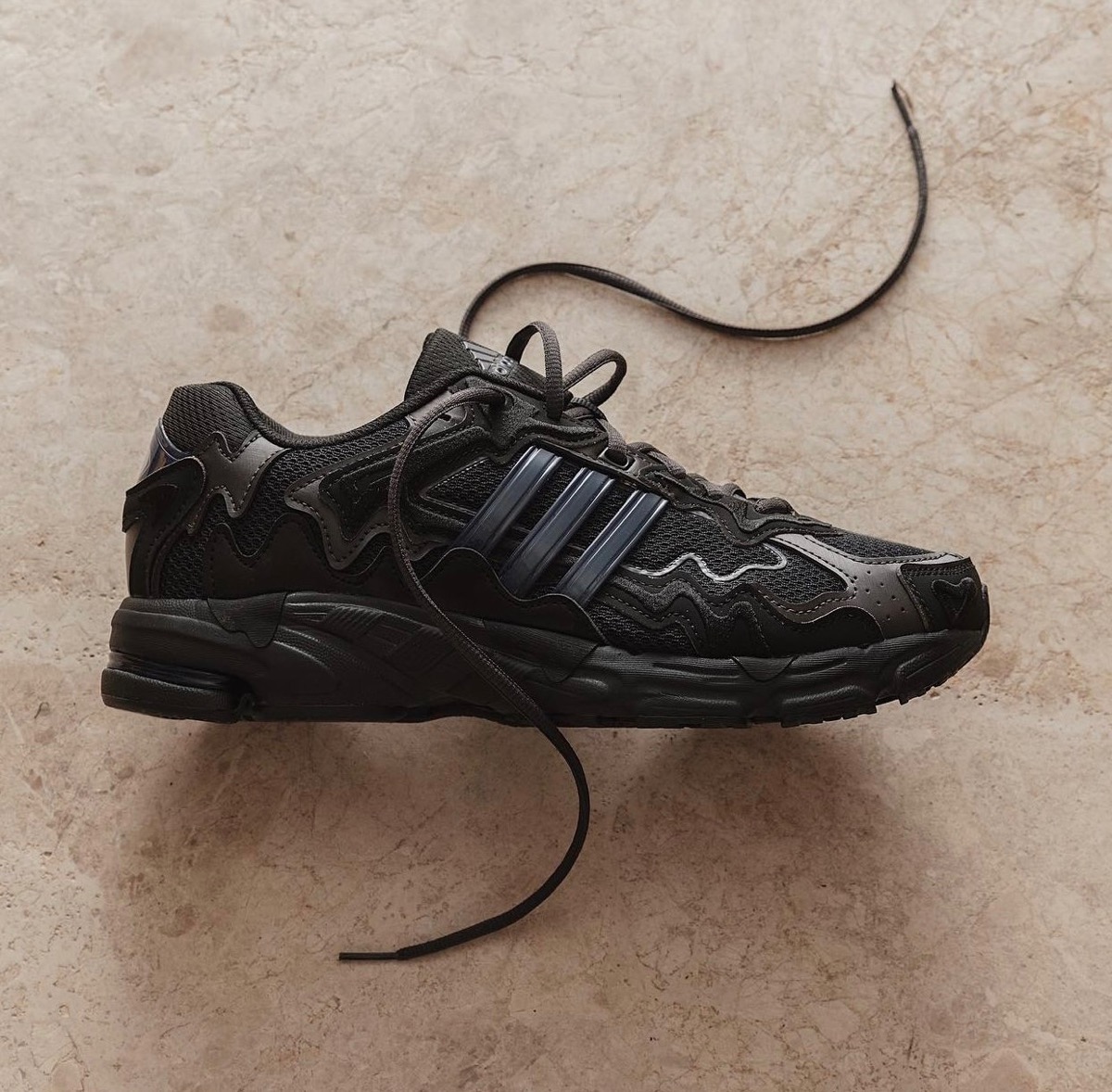 Bad Bunny × adidas Response CL “Triple Black”が国内6月24日より発売