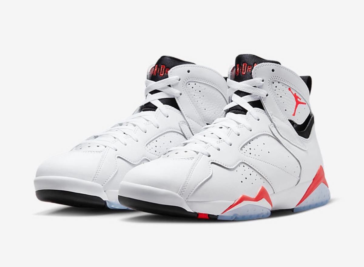 AJ6のOGカラーを再現した Nike Air Jordan 7 Retro “White Infrared”が