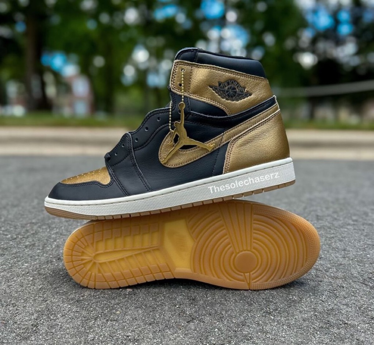 Nike Air Jordan 1 Retro High OG “Black/Metallic Gold”が国内8月3日