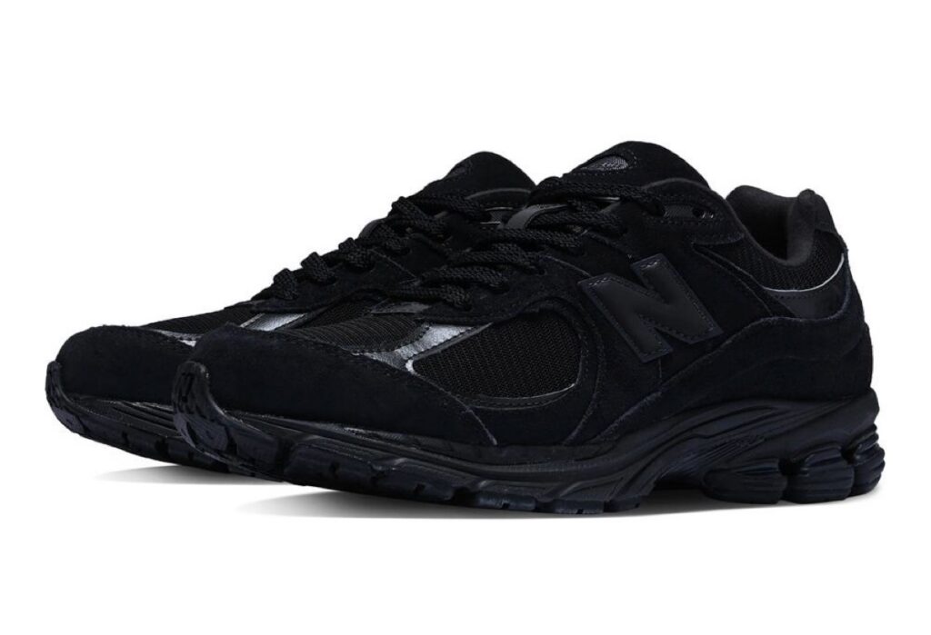 New Balance 2002R “Triple Black”の国内再販先行予約が開始［U2002RBL