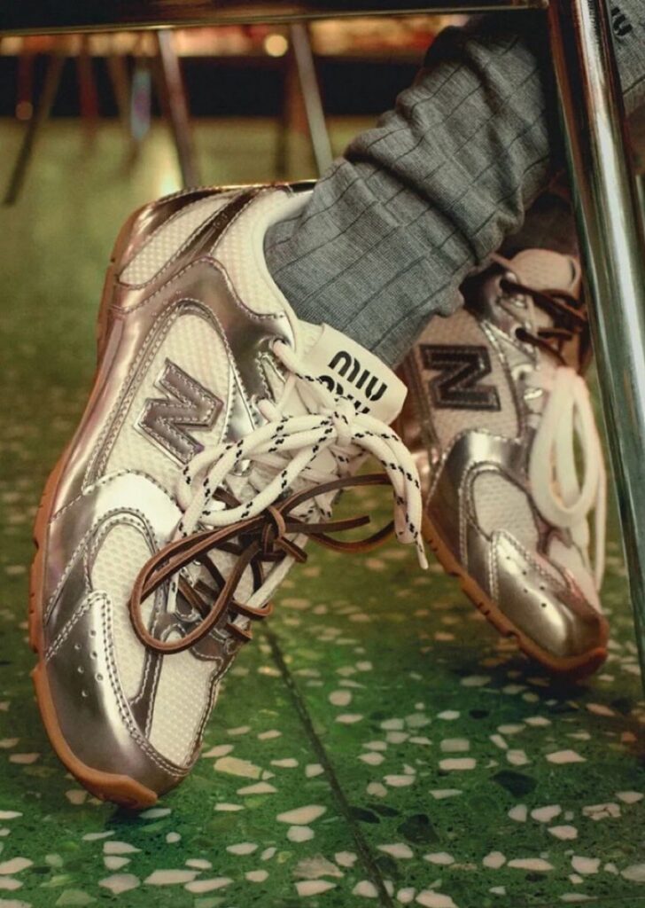 MIU MIU x New Balance 『530 SL』メタリックシルバーの新作が順次発売