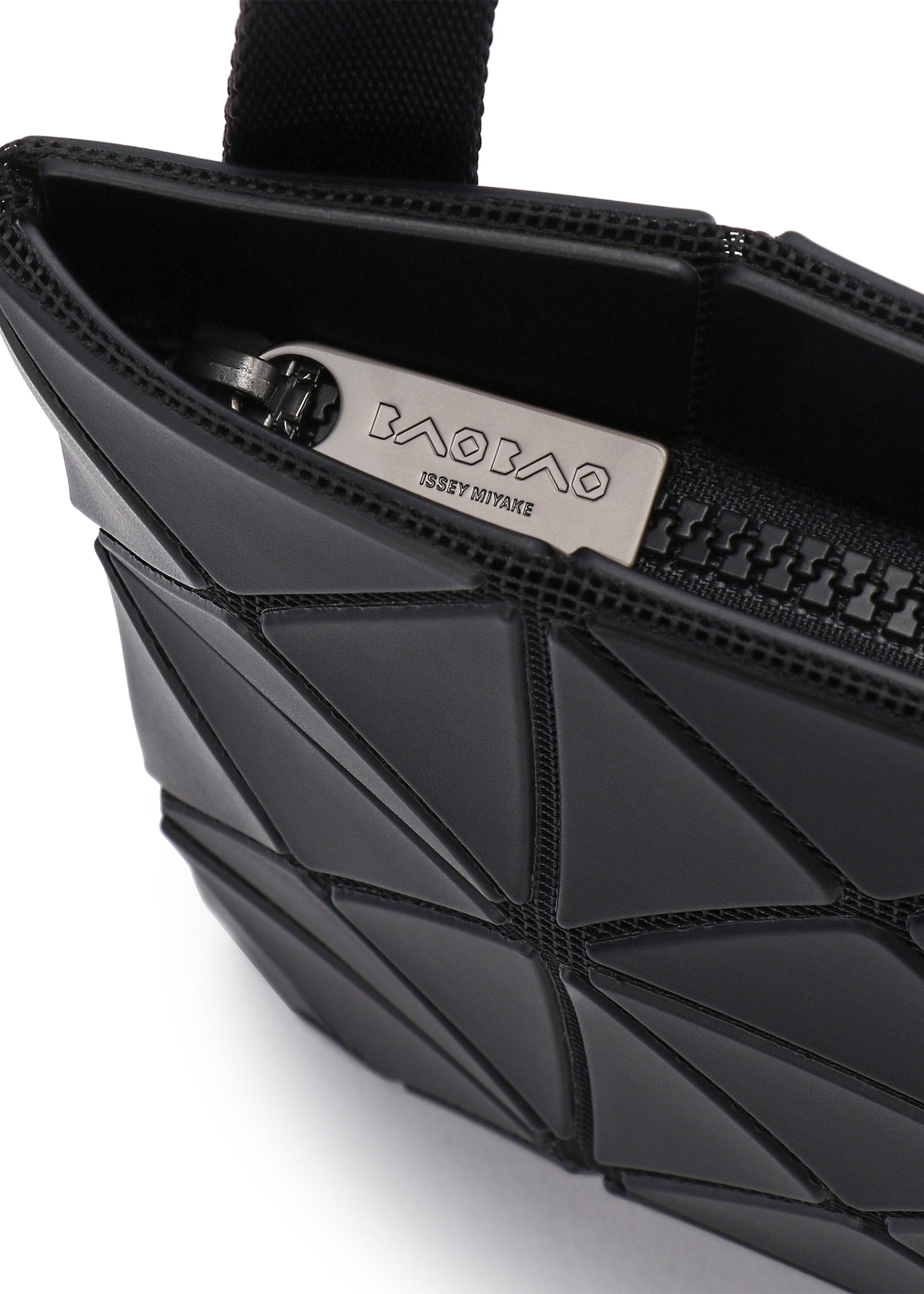 LUCENT MATTE – ISSEY MIYAKE ONLINE STORE