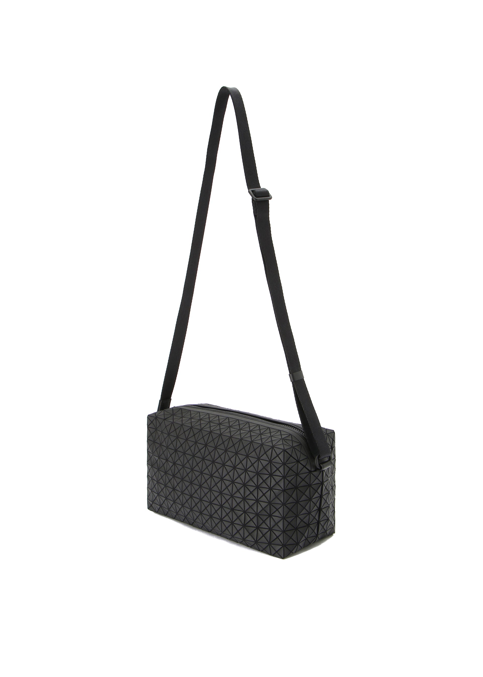 SADDLE BAG – ISSEY MIYAKE ONLINE STORE