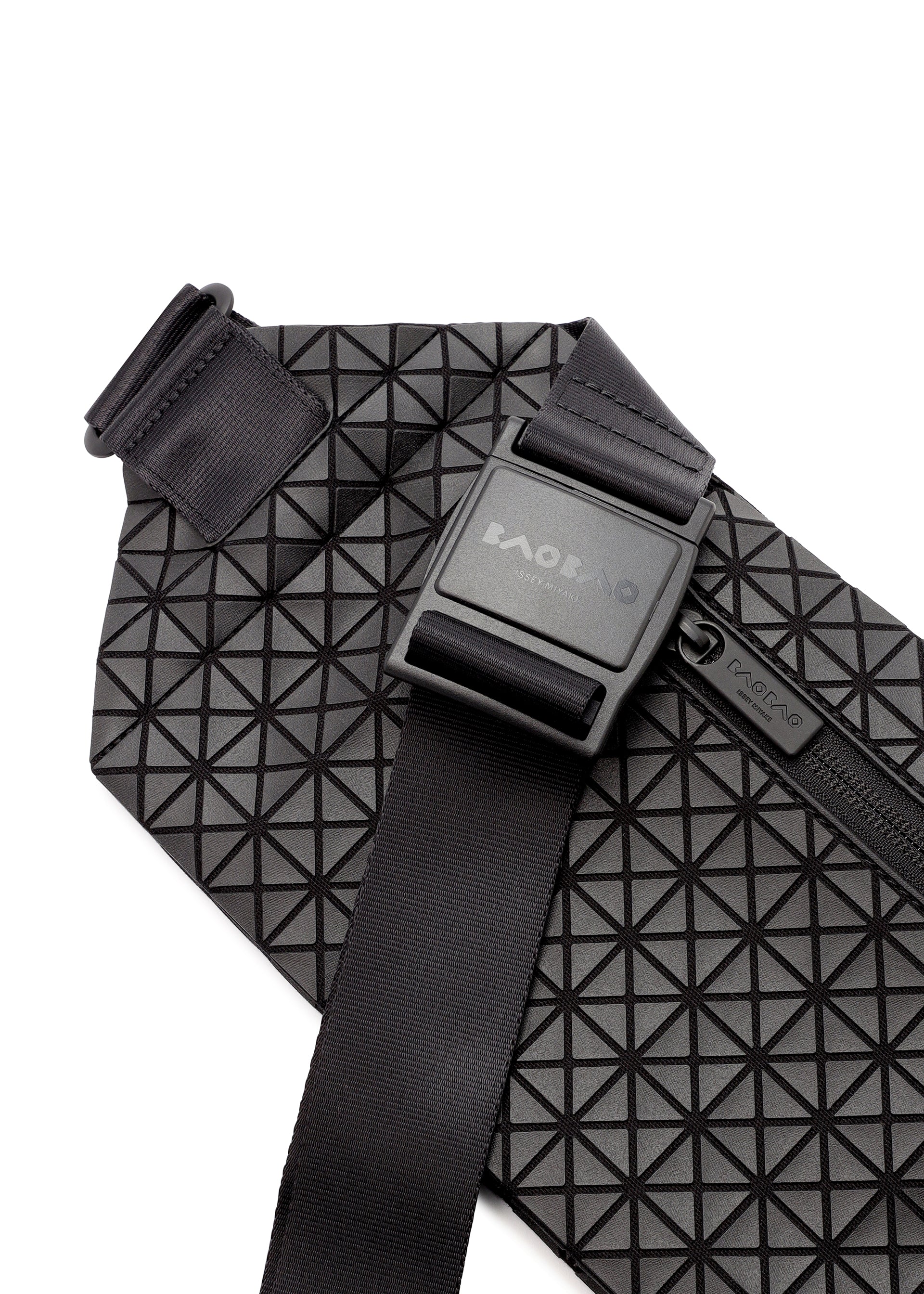 BATON – ISSEY MIYAKE ONLINE STORE