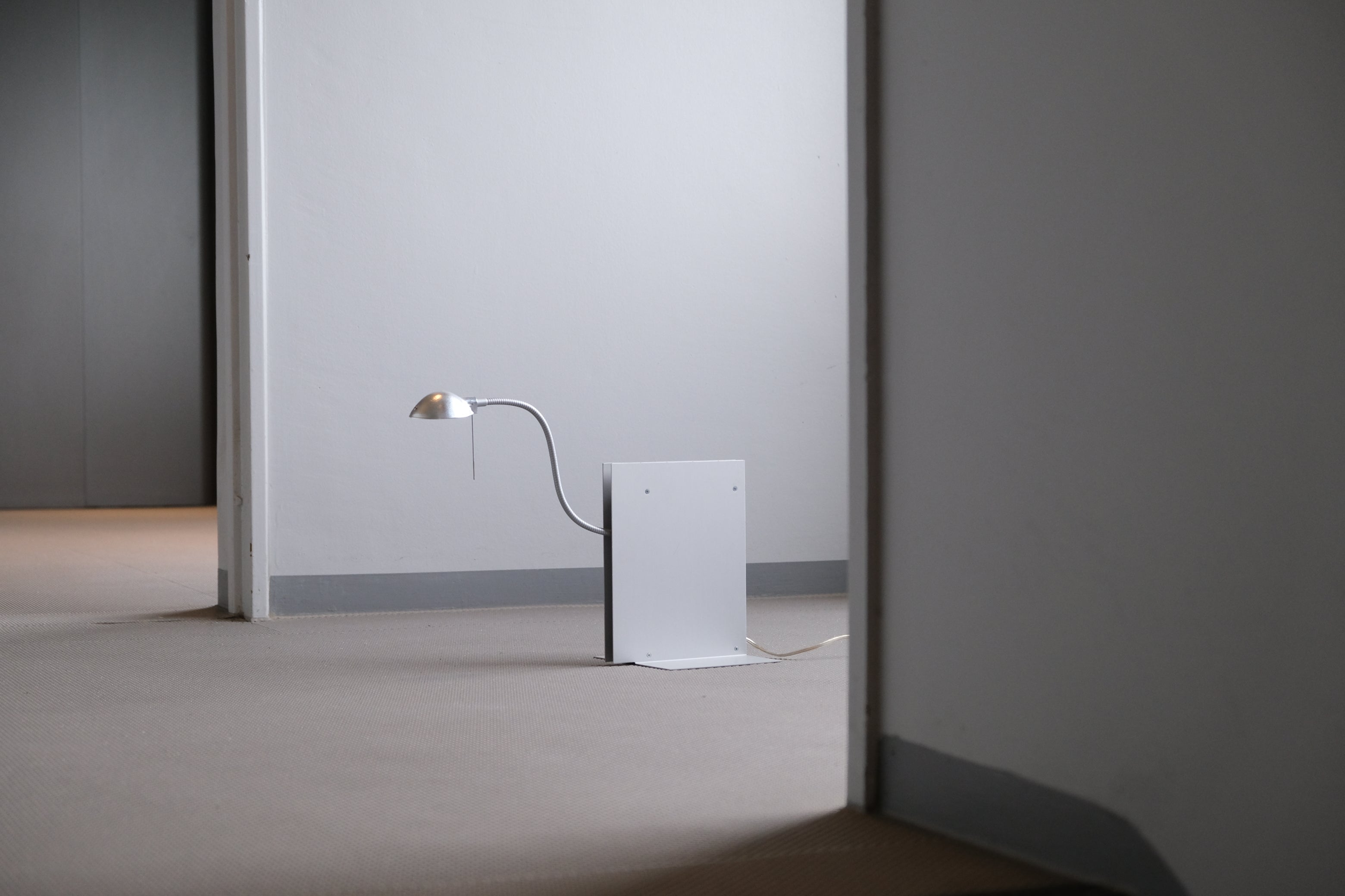 OSKAR LAMP｜INGO MAURER × Studio NOI】ブックエンドとしても使える詩的な