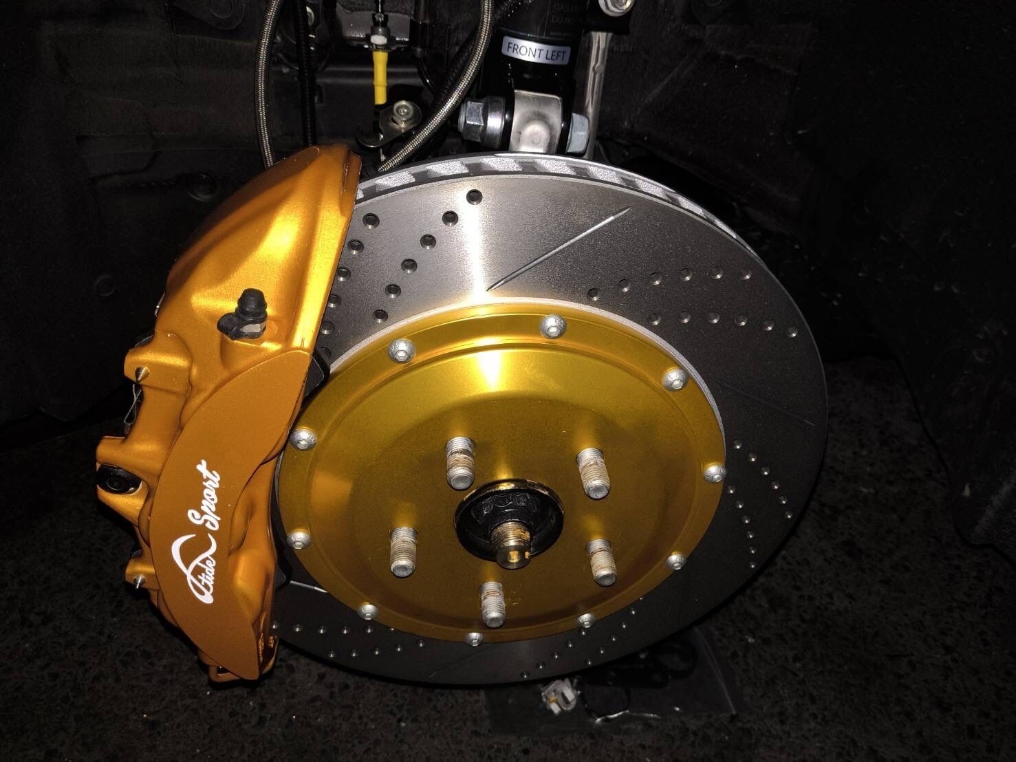 キャリパーカバー エクスプローラー | 商品紹介 | 車内装 オーダー