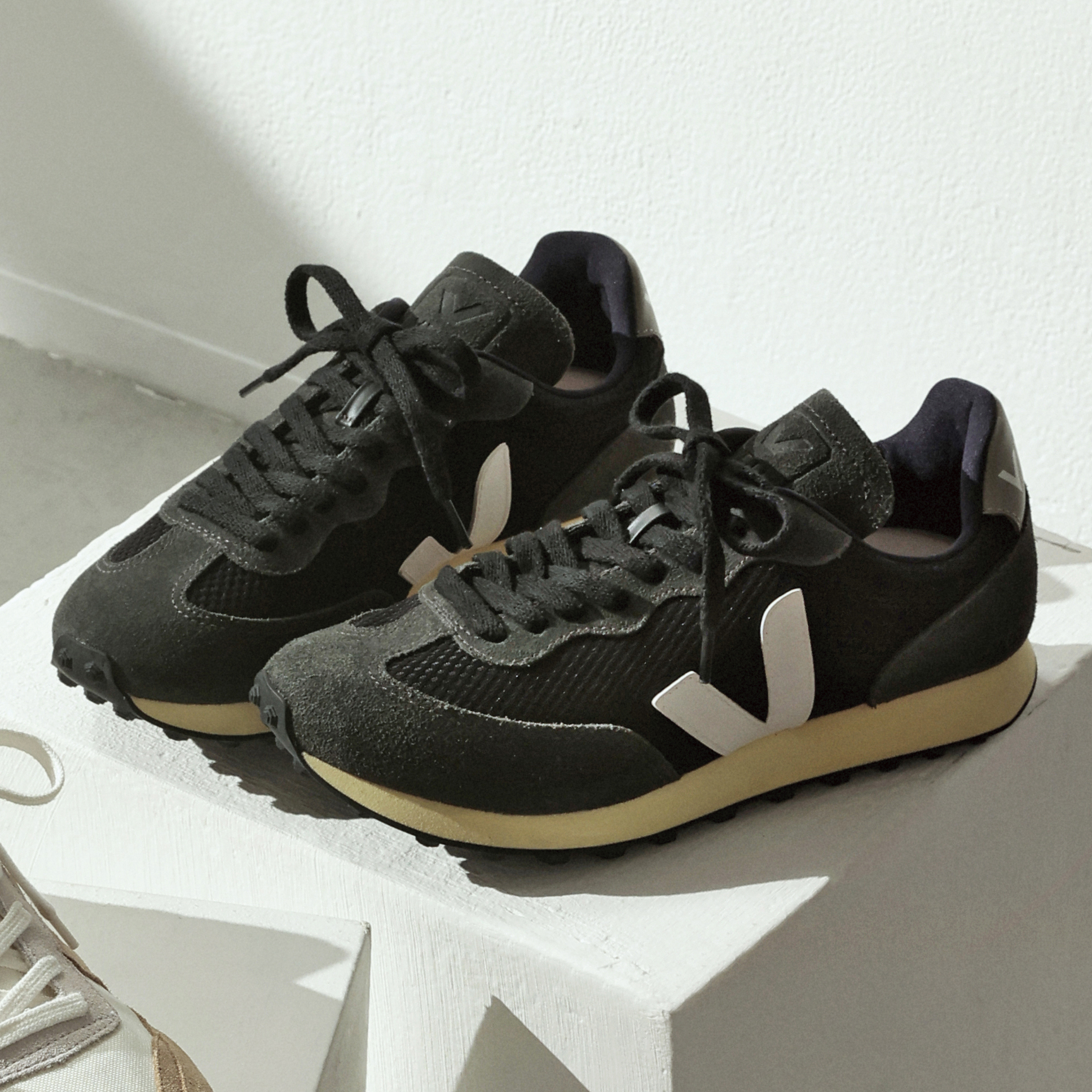 VEJAのスニーカー【STANDARD BOOK 2023Spring】 | HAPPY PLUS VOICE