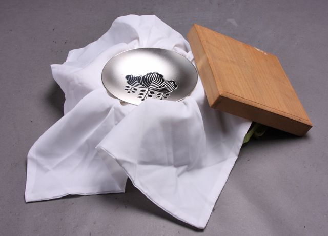 贈 内閣総理大臣』の銀杯 - 藤沢 和田屋質店