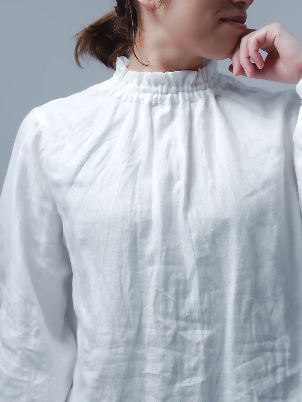 リネントップス】あなたを魅力的にみせる シャーリングネック/ 白色