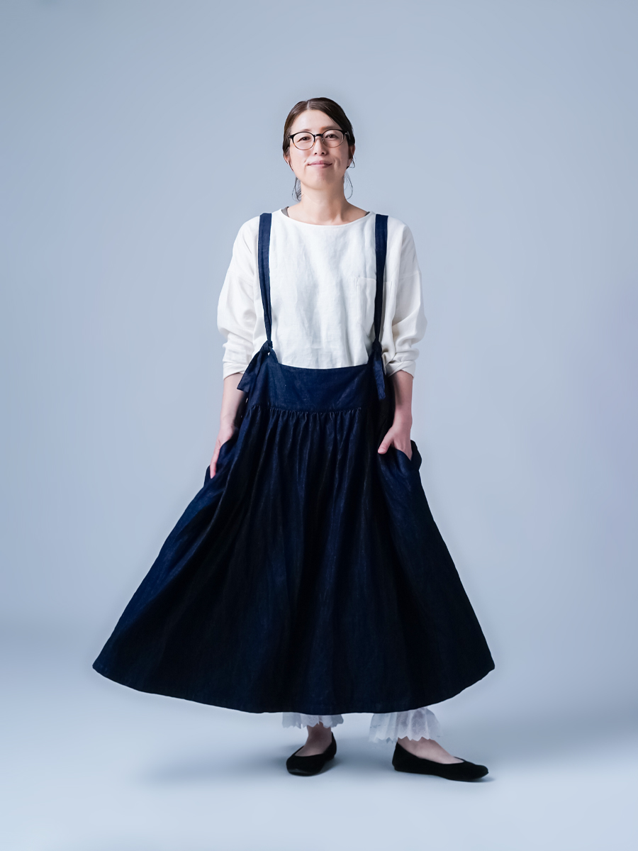 リネンデニムタブリエ】とっておきの万能アイテム! デニムエプロン