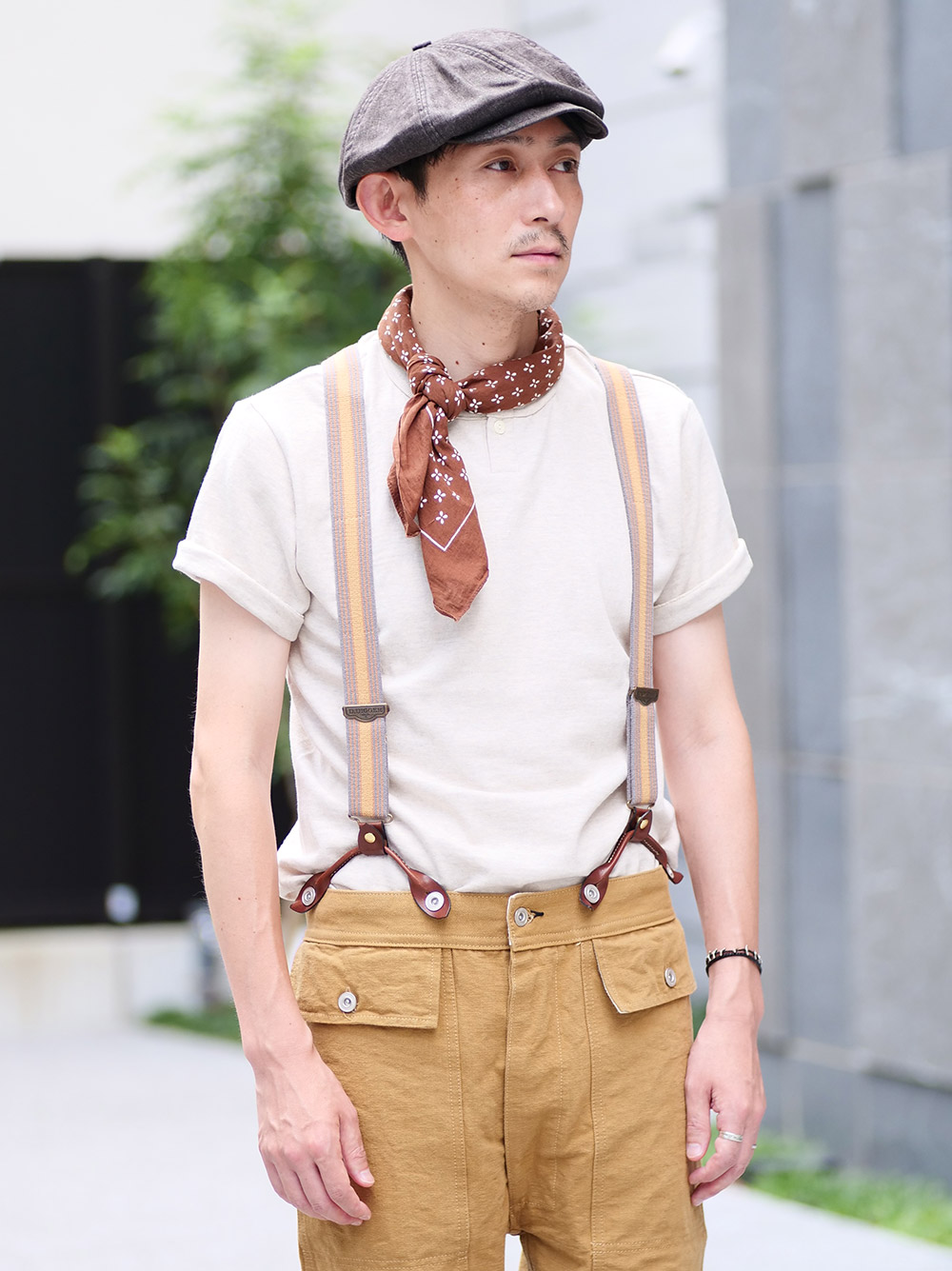 サスペンダーでクラシックワークに