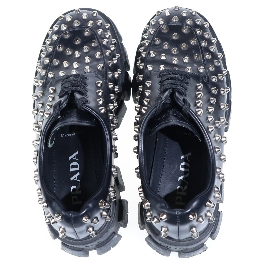 PRADA(プラダ) モノリス ブラッシュドレザー スタッズ装飾 ローファー