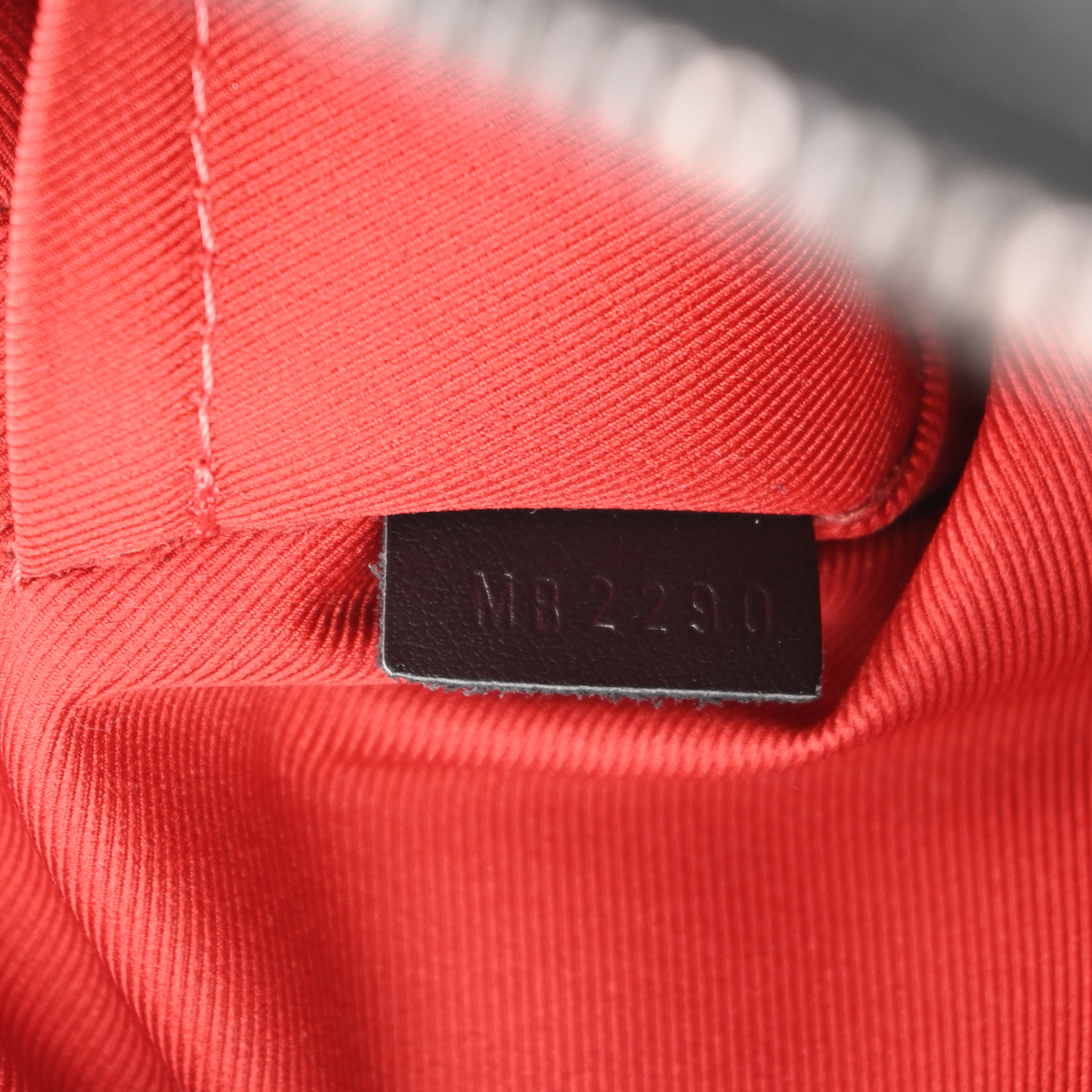 ルイ ヴィトン ダミエグラフィット ユーティリティ メッセンジャー