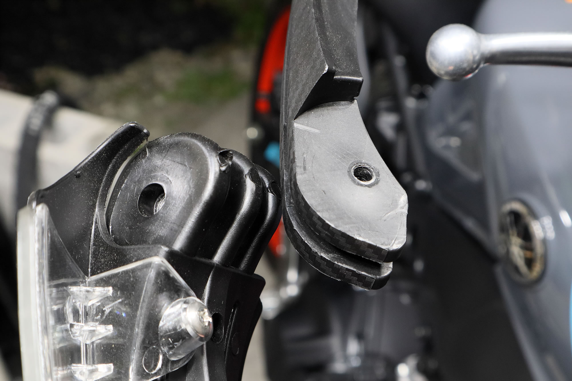 MT-09(RN69J) ナックルガードの取付2