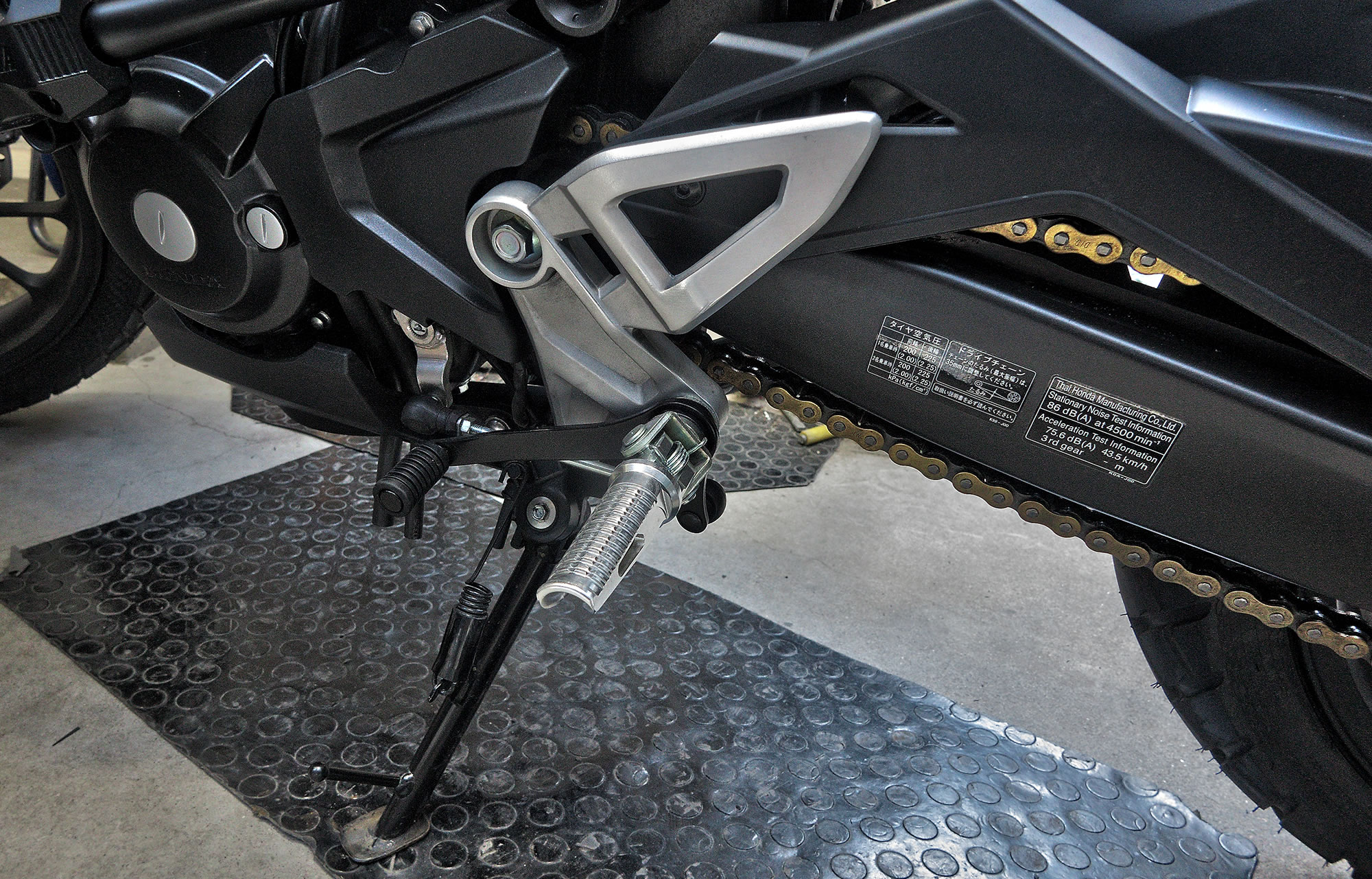 CB250R(MC52) アルミペグ