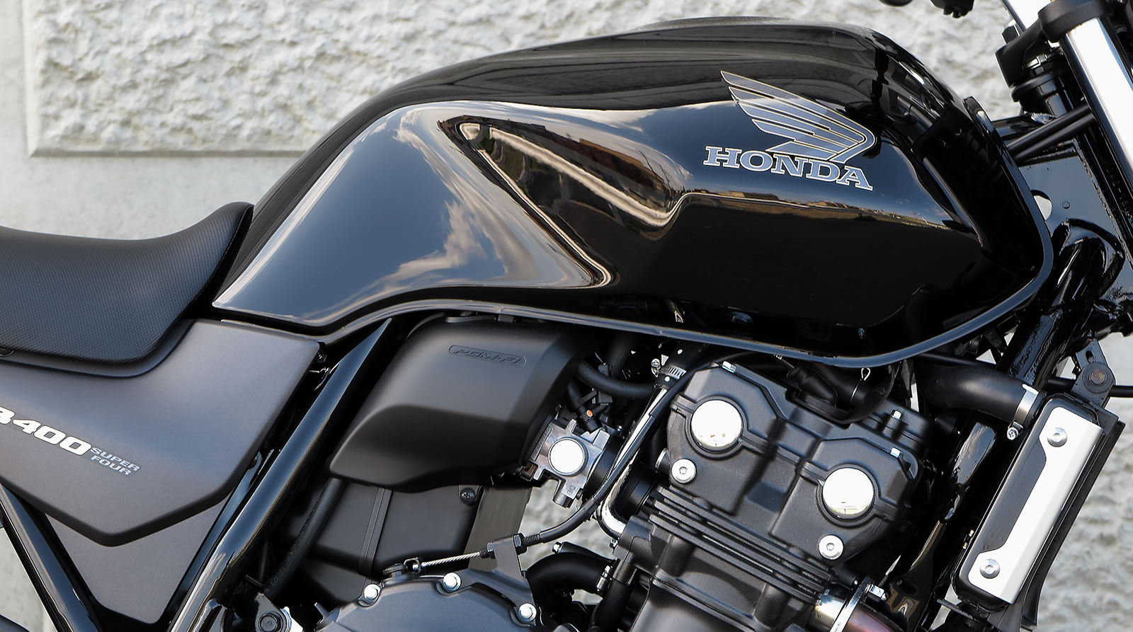 NC42 CB400SF タンクの取り外し