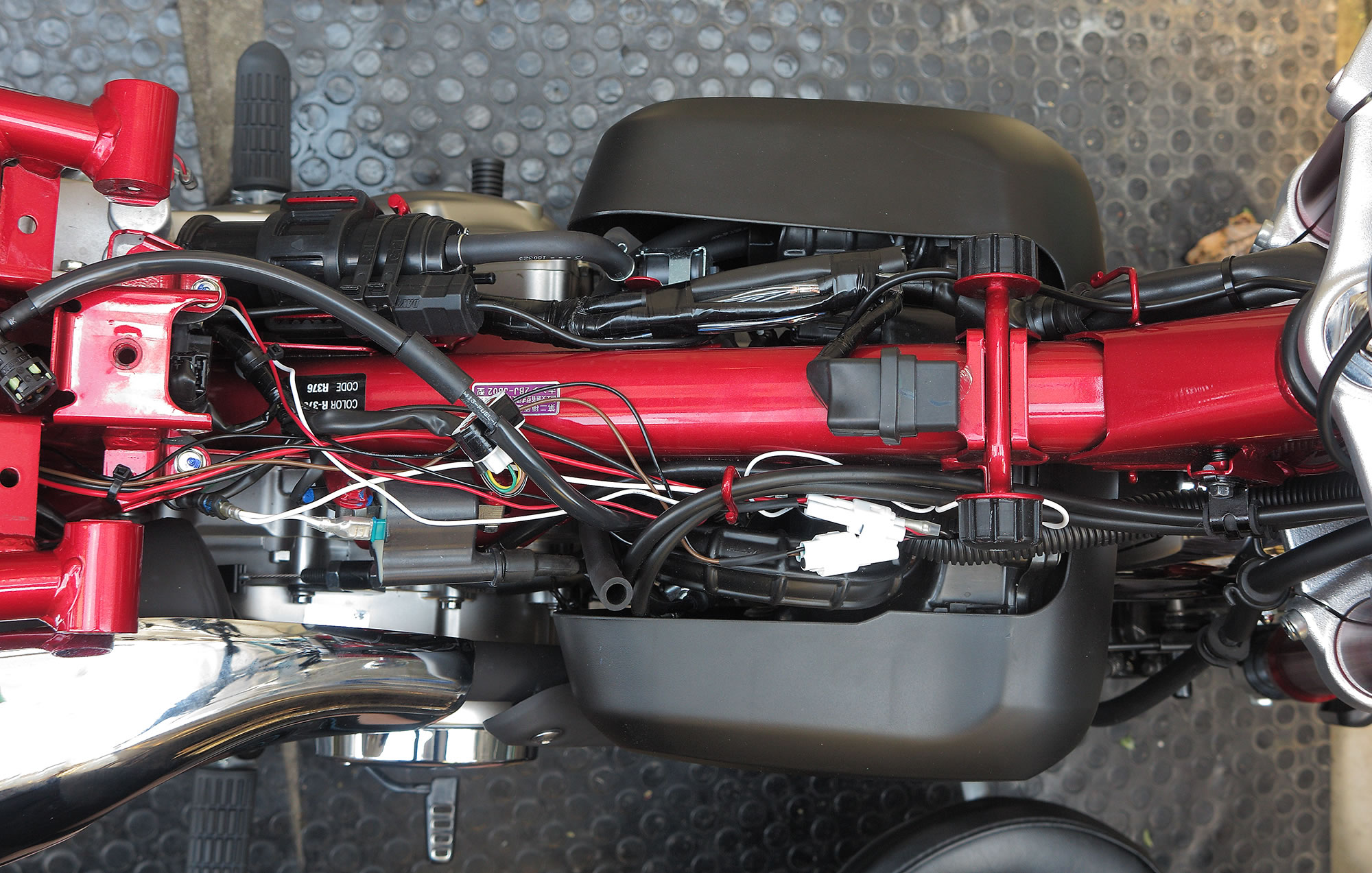 モンキー125 JB02 燃料タンクの脱着2