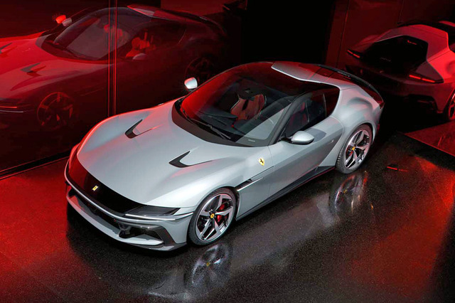 新型車の名は「12気筒」!? フェラーリV12エンジンの77年を振り返って