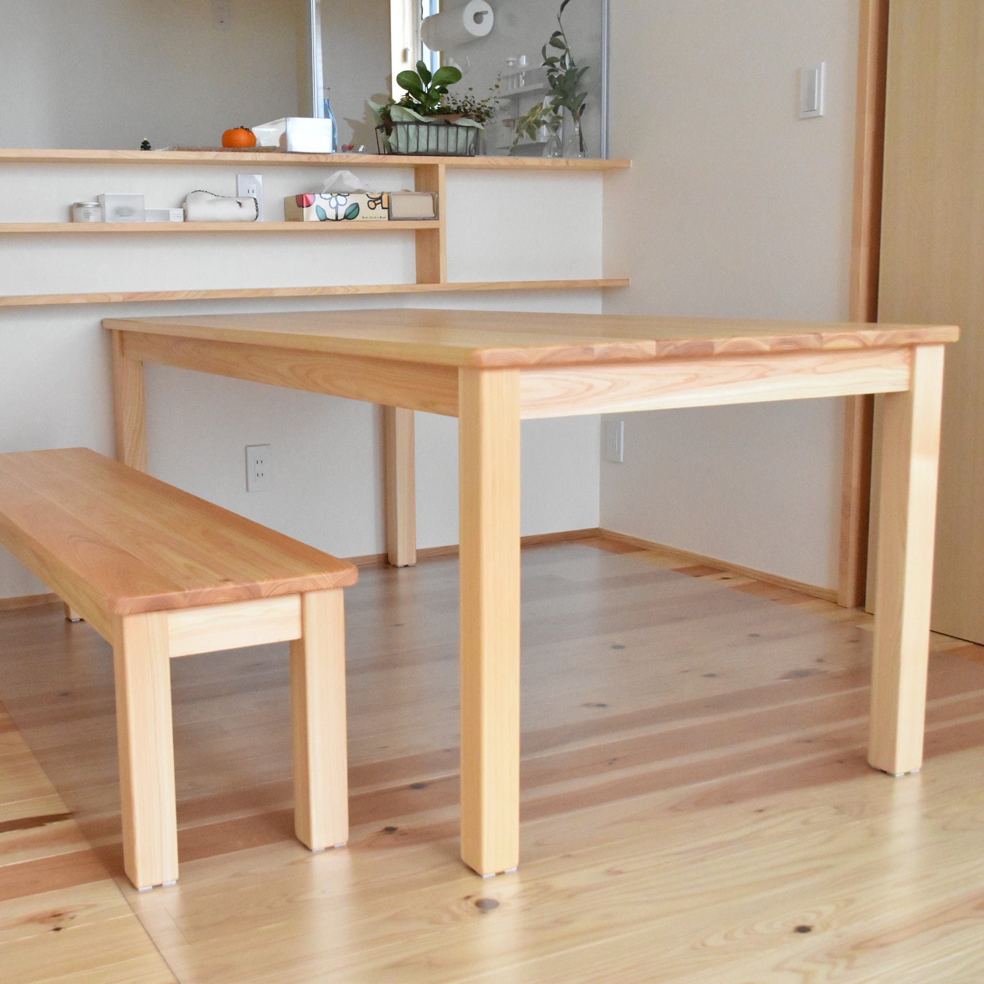 国産ひのきのシンプルなダイニングテーブル – なかよしライブラリー