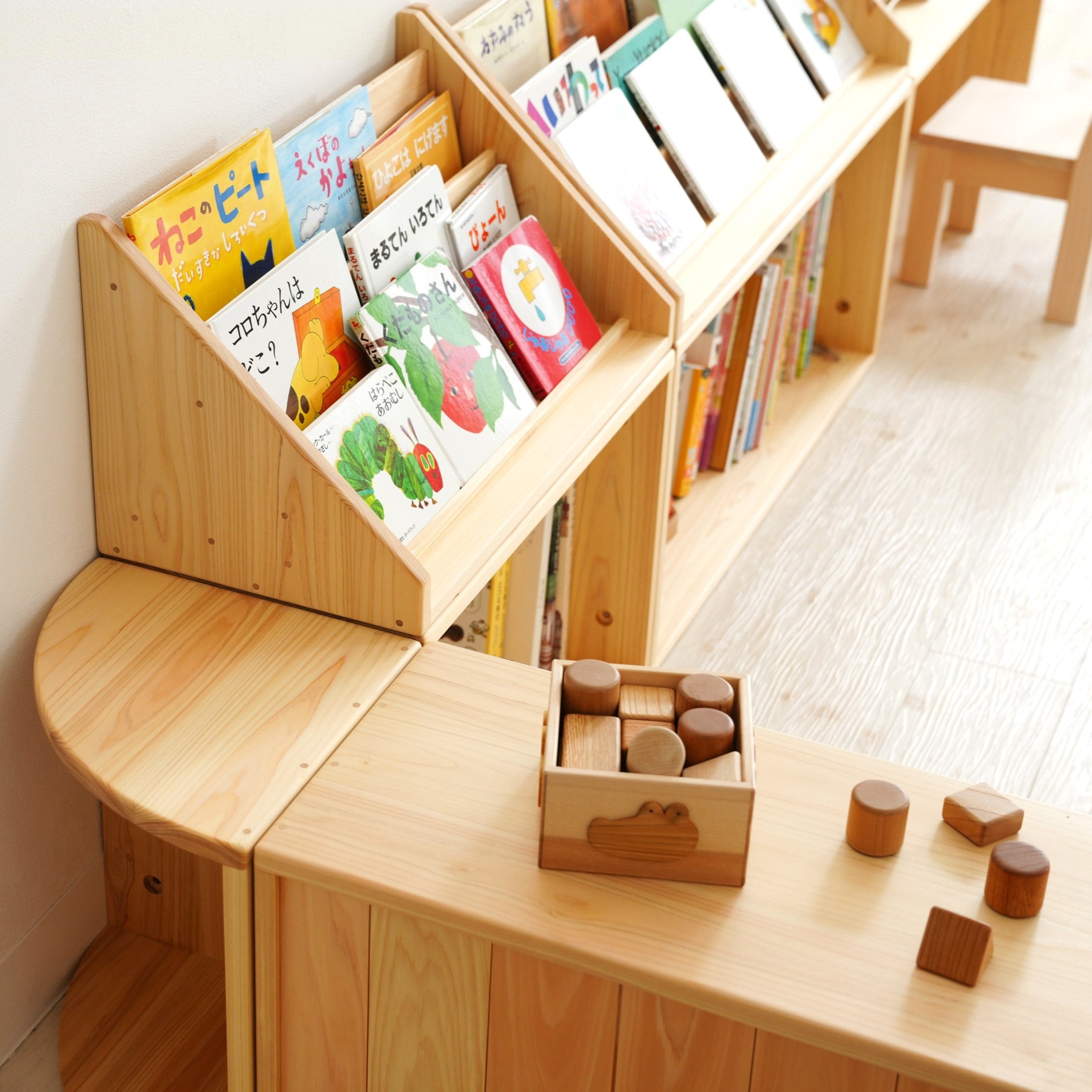 0歳から使える絵本収納・おもちゃ収納｜国産ヒノキのユニット家具