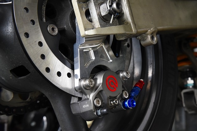 ZX-9R ブレンボリアキャリパー用キャリパーサポート製作【ワンオフ