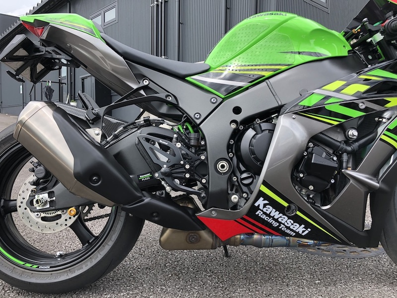 お客様のマシン＆製品紹介】NinjaZX-10Rにバックステップをセット