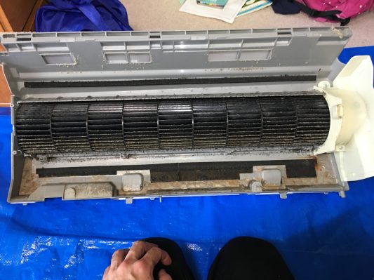 ダイキン うるさら7 後期型の背抜き完全分解クリーニング | エアコン
