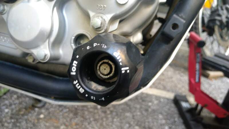 簡単！】WR250R/Xのアントライオンスライダーの取り付け方法 | WR250X