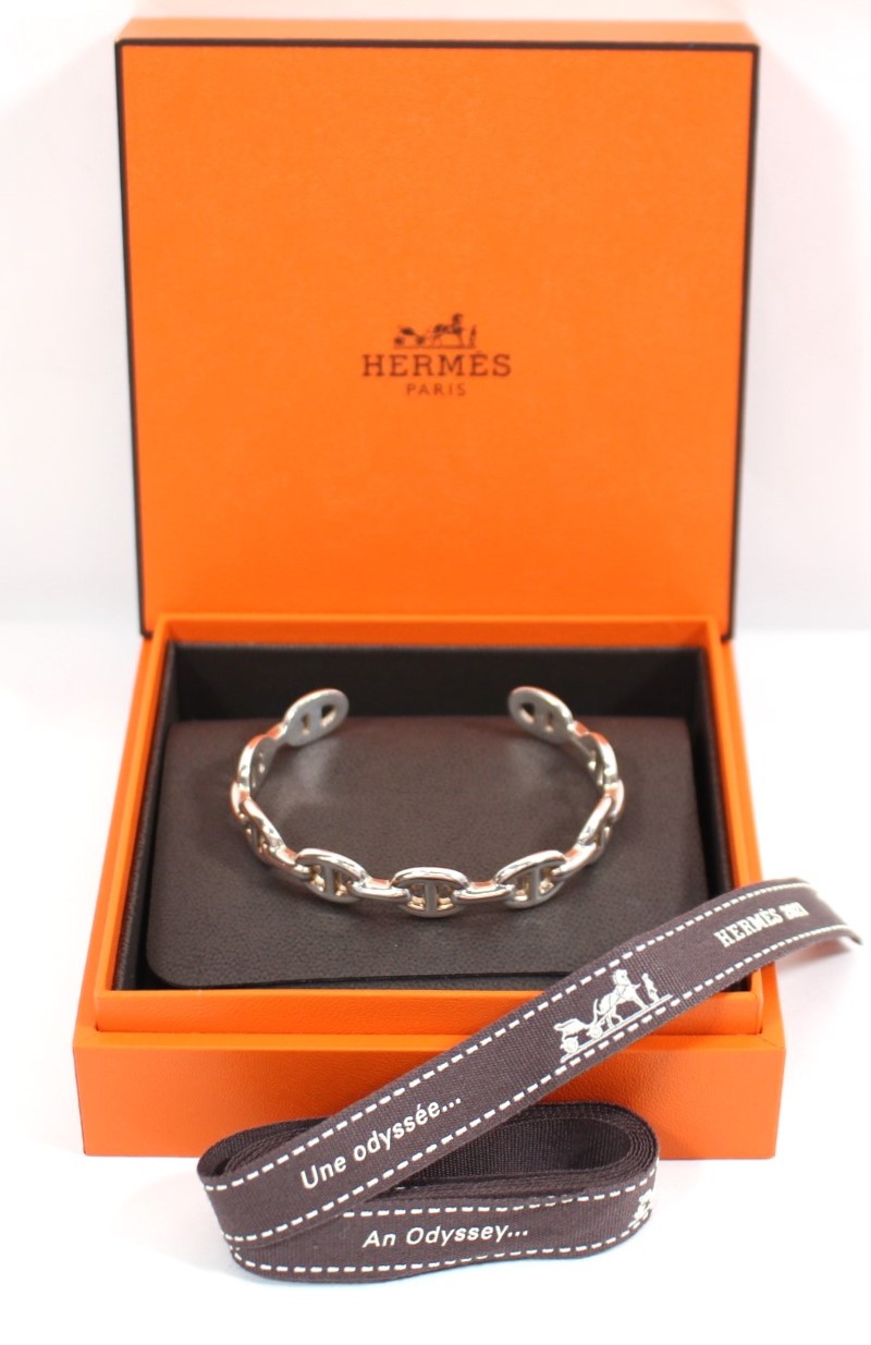 エルメス最高傑作【シェーヌダンクルアンシェネバングル】の魅力と高価