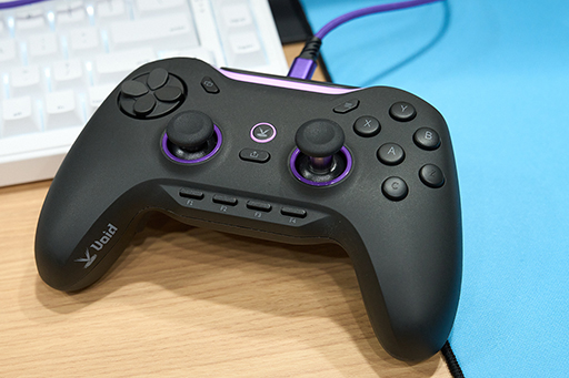 豊富な拡張ボタンを備えたPC向けゲームパッド「GENESIS」がAndGAMER